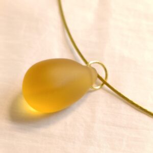 Náhrdelník skleněná kapka na struně 47 cm var.2