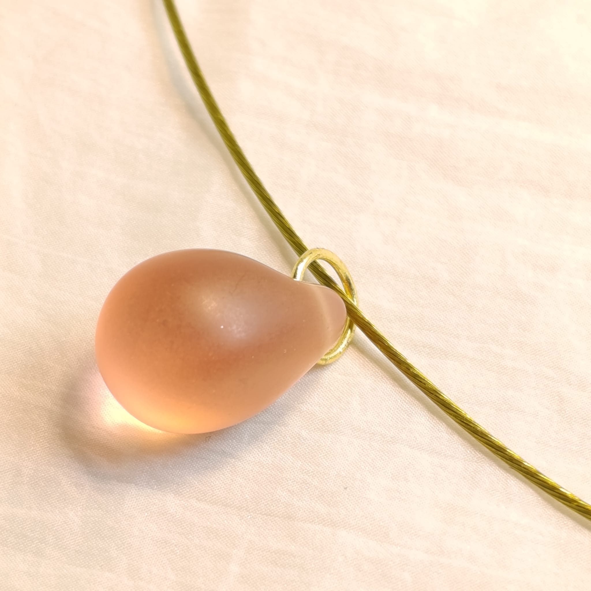 Náhrdelník skleněná kapka na struně 47 cm var.3