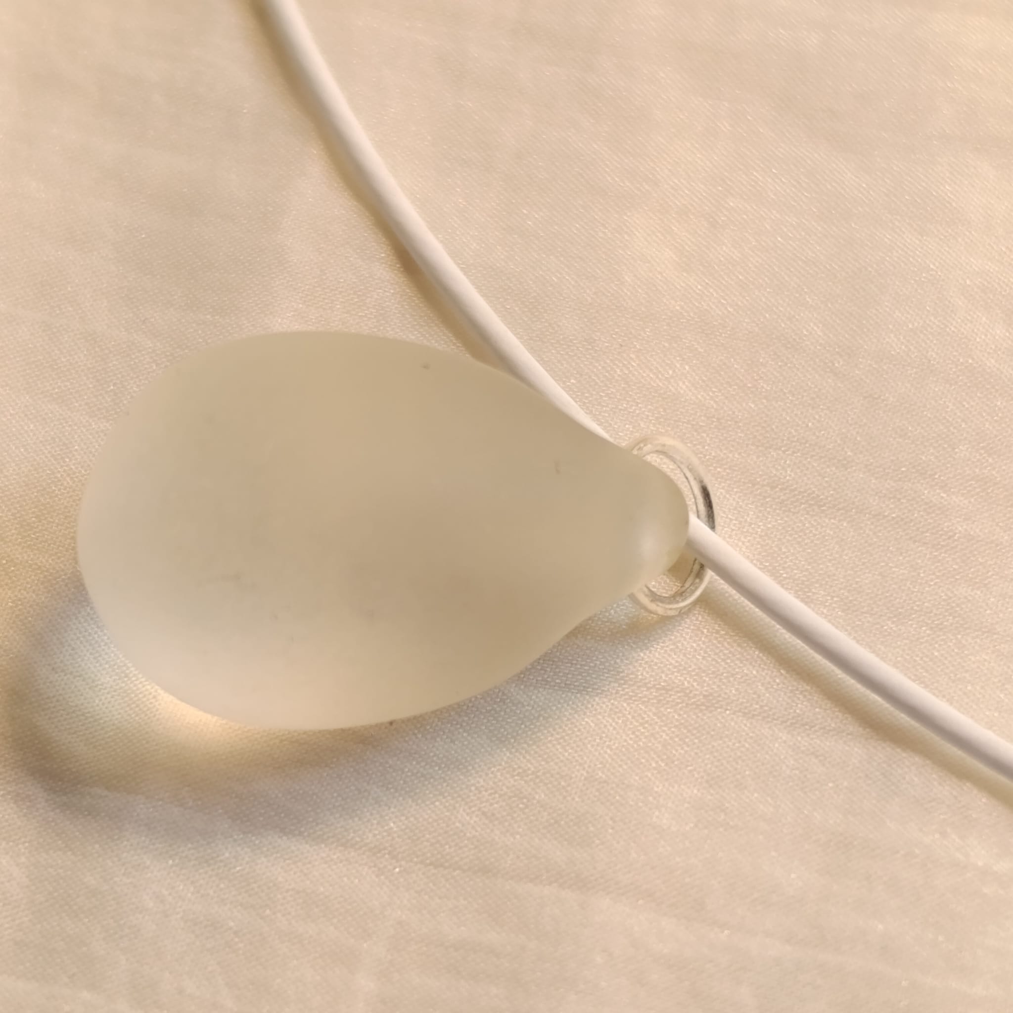 Náhrdelník skleněná kapka na struně 47 cm var.4