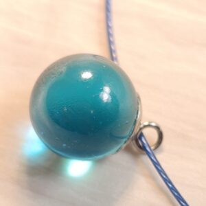 Náhrdelník skleněná kulička na struně 47 cm var.2