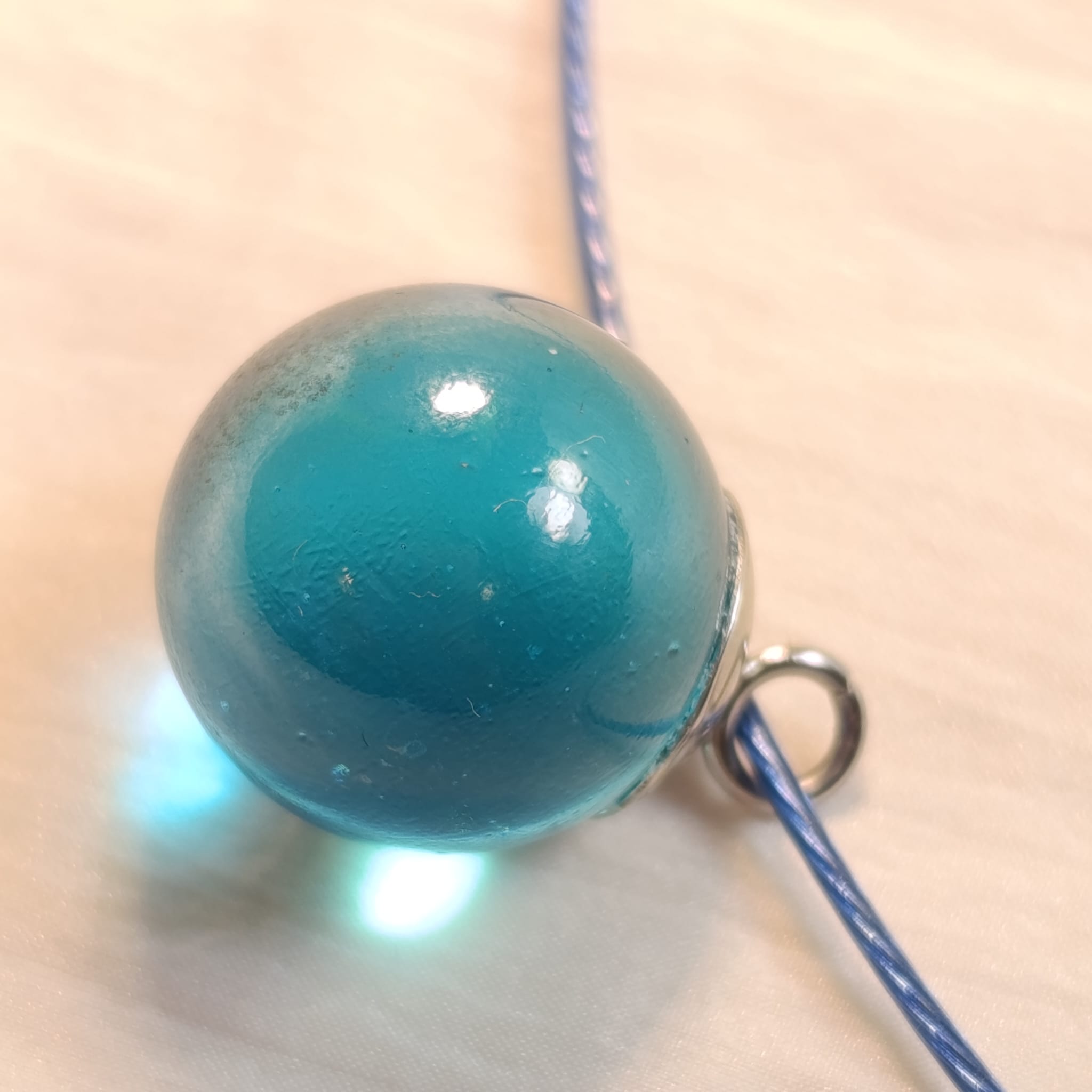 Náhrdelník skleněná kulička na struně 47 cm var.2