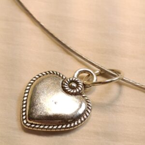 Náhrdelník srdce na struně 47 cm