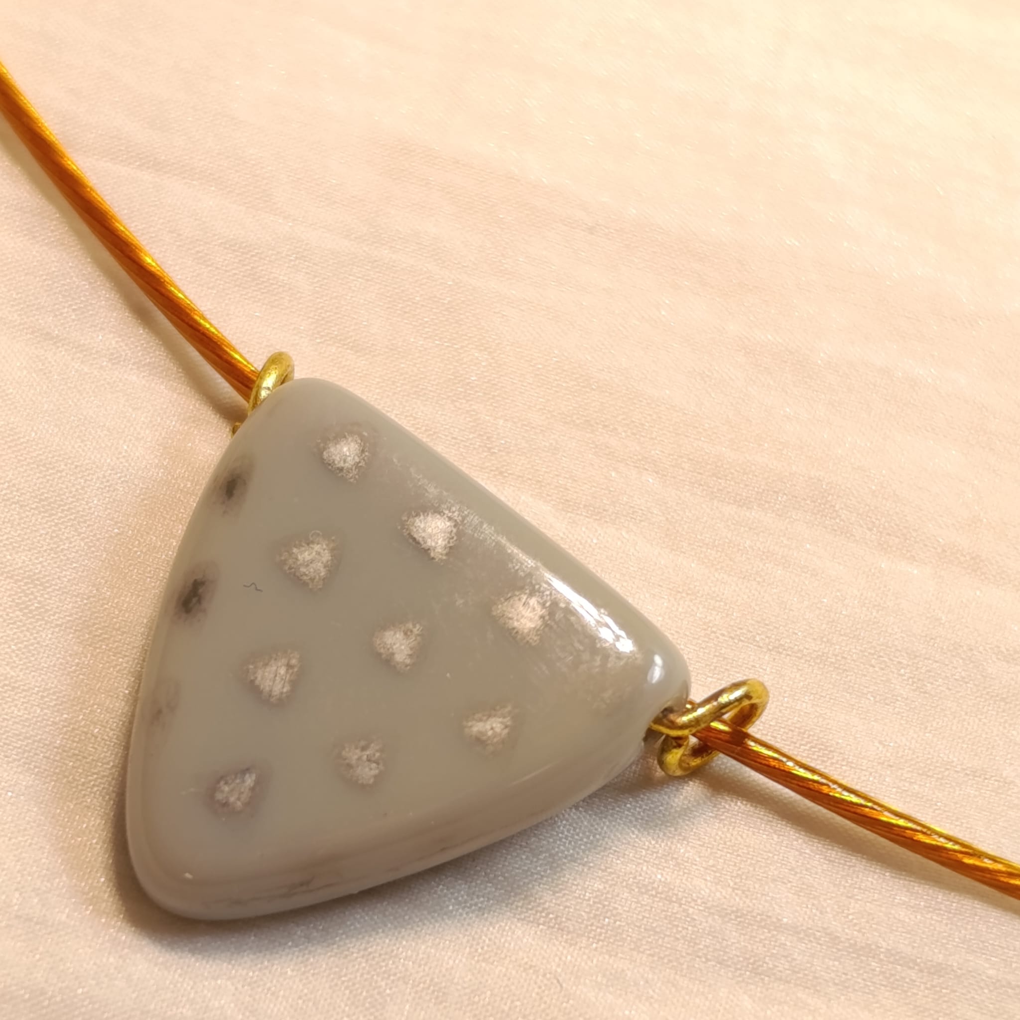 Náhrdelník fancy holografické sklo na struně 47 cm var.1