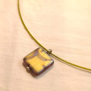 Náhrdelník fancy holografické sklo na struně 47 cm var.2