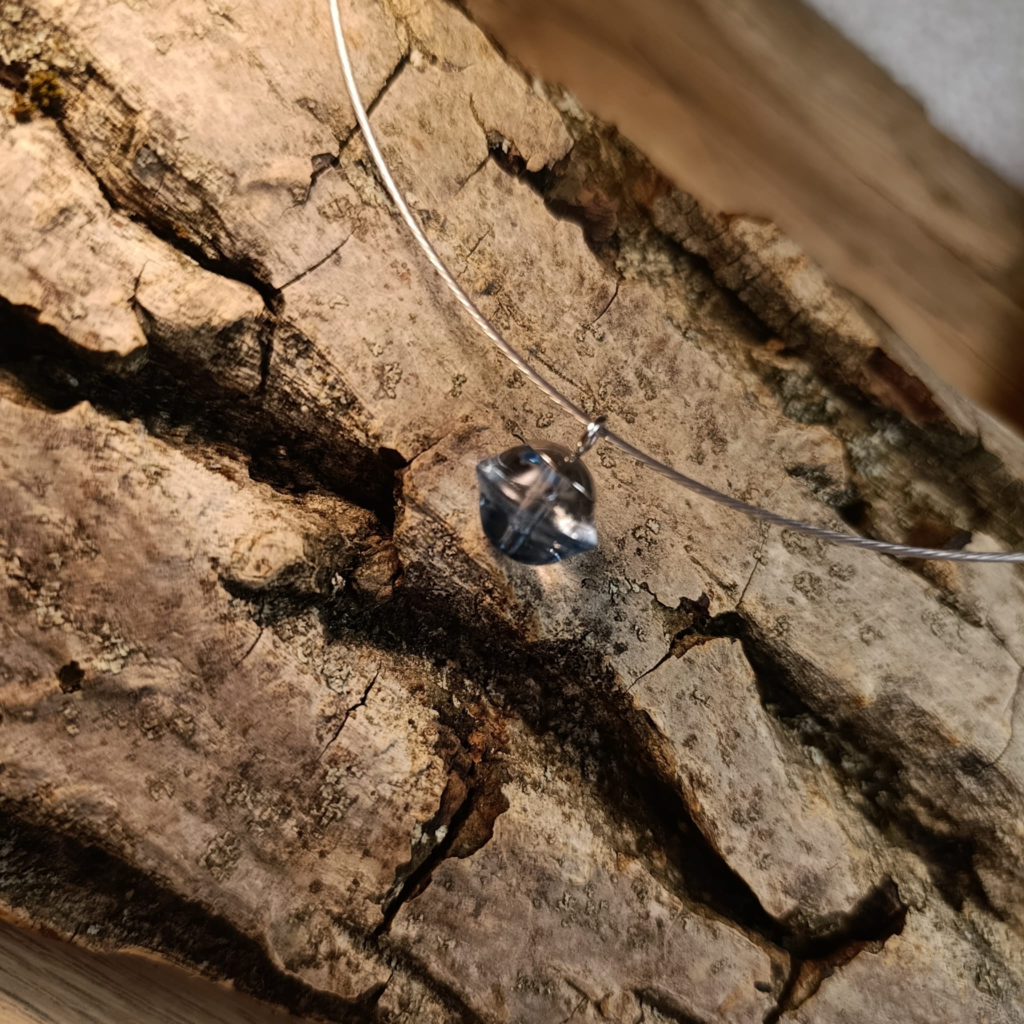 Náhrdelník Skleněné UFO na struně 47 cm - Obrázek 2