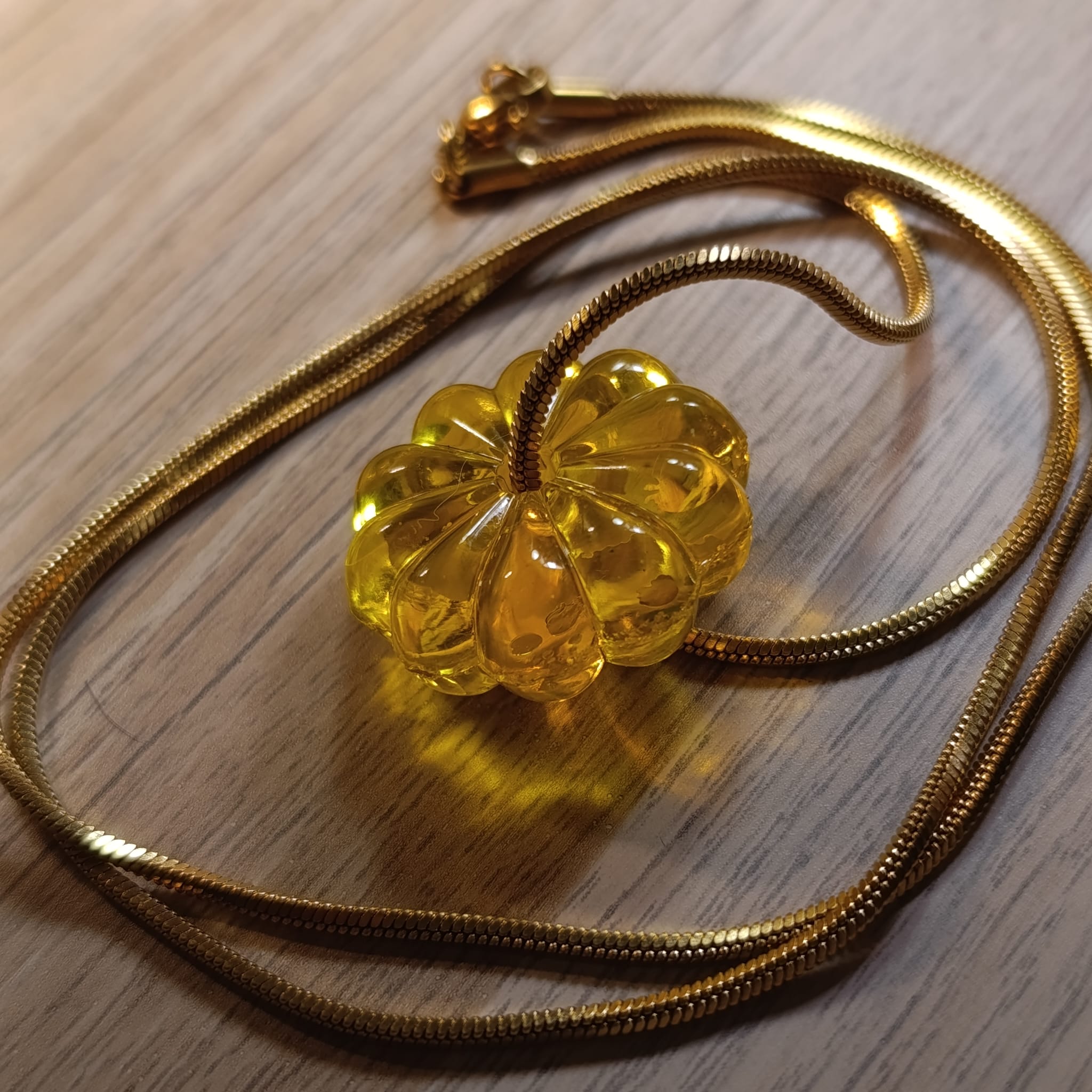 Náhrdelník HONEY na řetízku 60 cm